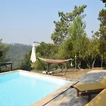 Family With Pool And Barbecue 알코바카