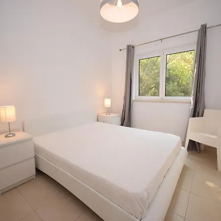 Family With Pool And Barbecue Alcobaça