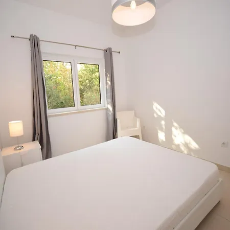 Family With Pool And Barbecue Alcobaça